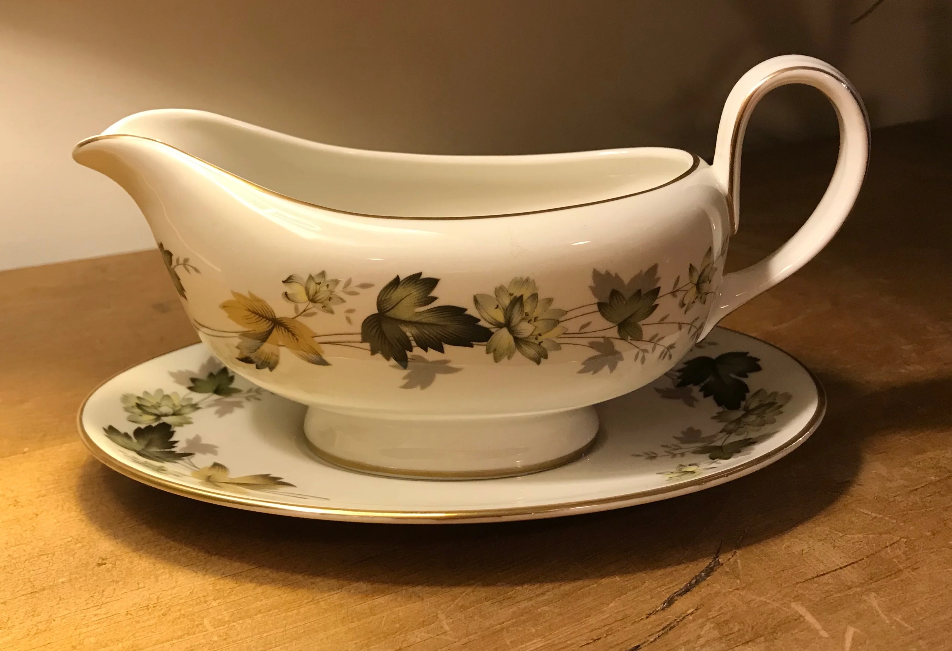 Royal Doulton Larchmont China Gravy Boat - Image 4